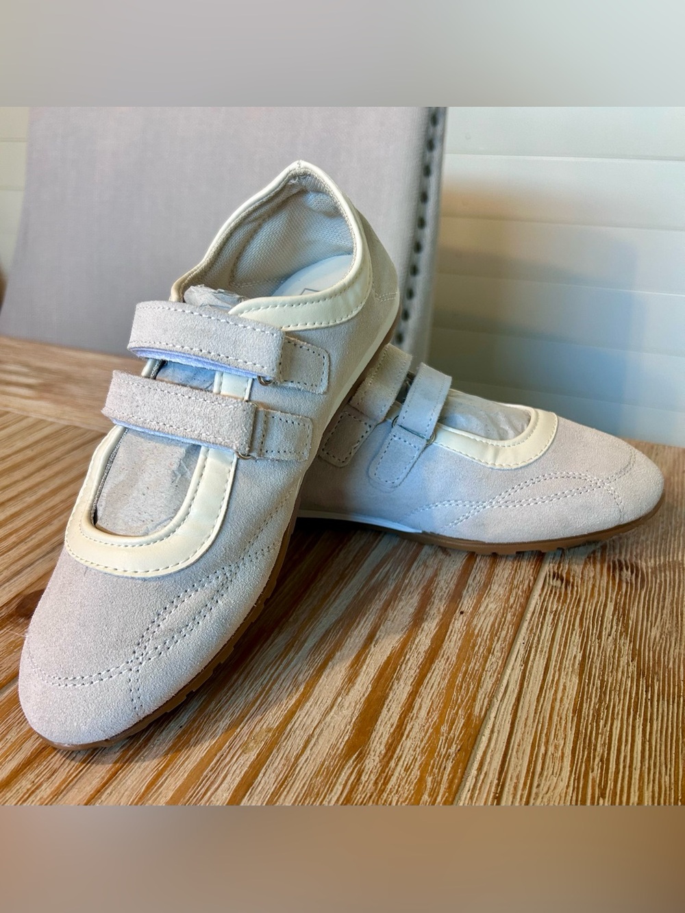 Dolce Vita - NWOT - Swan Sneakerina